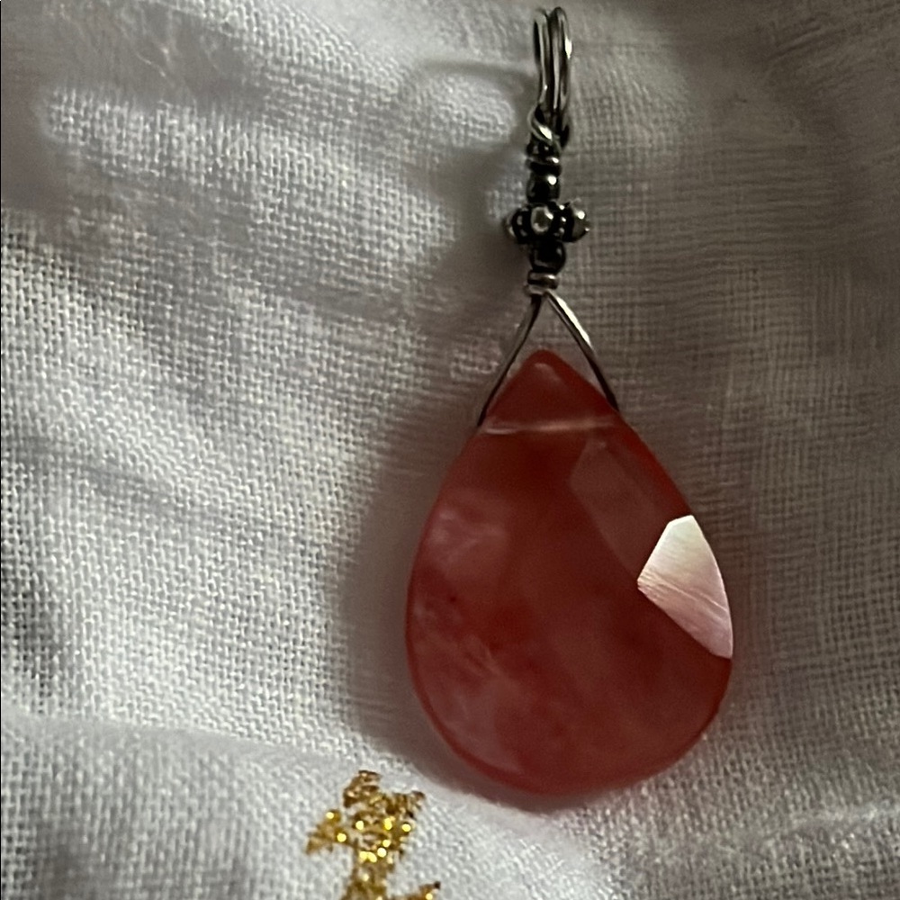 NWOT faceted strawberry quartz Teardrop Pendant
